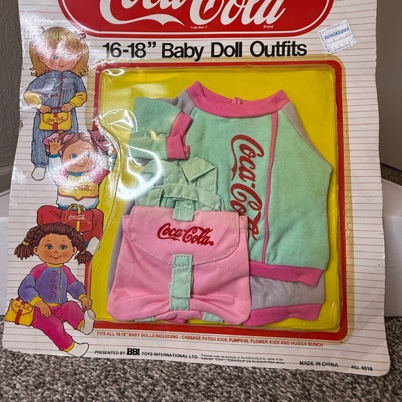 Coca Cola Green and Pink Doll Clothing Set with Accessories - Picture 1 of 7